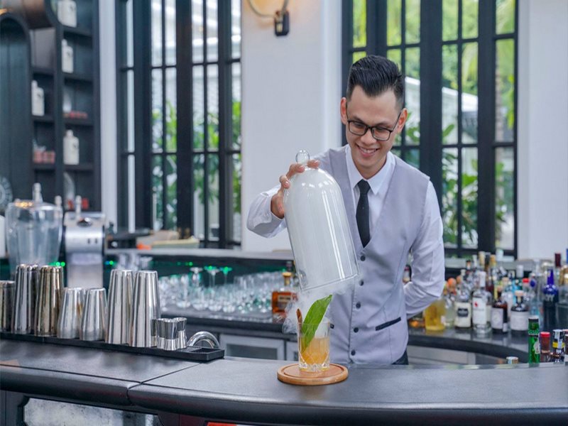 Đối với Bartender bạn cần ít nhất 6 tháng kinh nghiệm