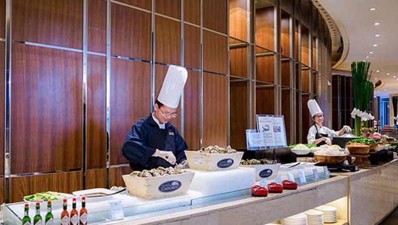 Bếp buffet cần thường xuyên tham gia đào tạo nội bộ để nâng cao kỹ năng