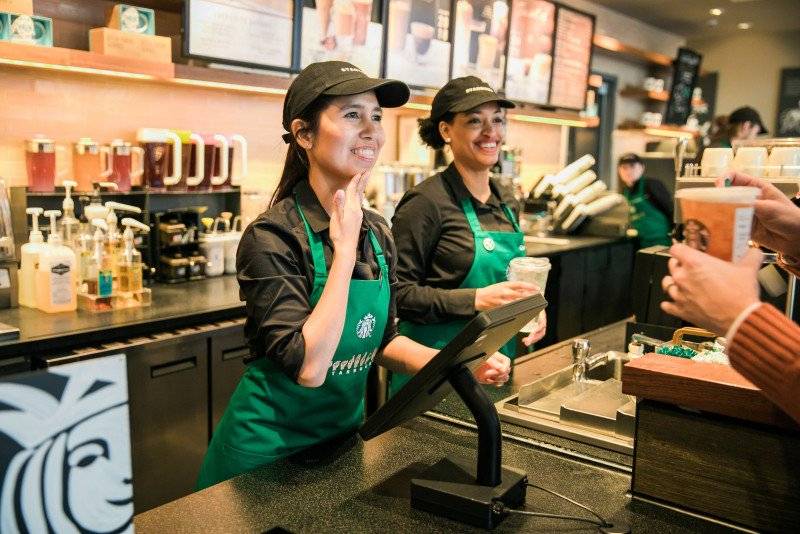 Làm việc tại Starbucks yêu cầu kĩ năng giao tiếp tốt