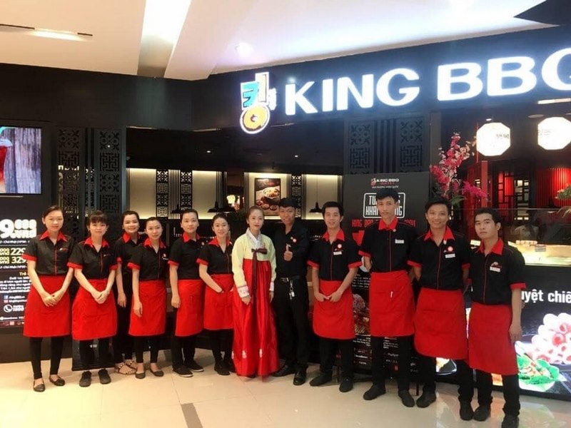 Nhân viên phục vụ tại King BBQ